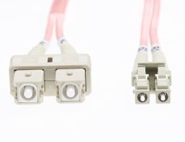 4cabling 10m Lc-sc Om4 Multimode Fibre Optic Cable: Salmon Pink - 2mm Fl.om4lcsc10mp
