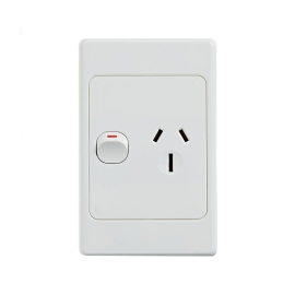 4C | Ultima Single Power Point 250V 15A | Vertical 040.000.0078