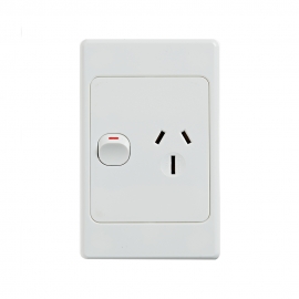 4C | Ultima Single Power Point 250V 15A - Vertical 040.000.0078