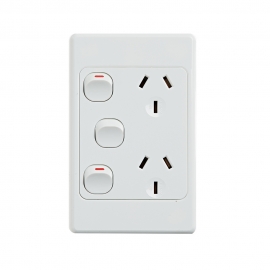 4C | Ultima Double Power Point 250V 10A with16AX Extra Switch - Vertical 040.000.0323